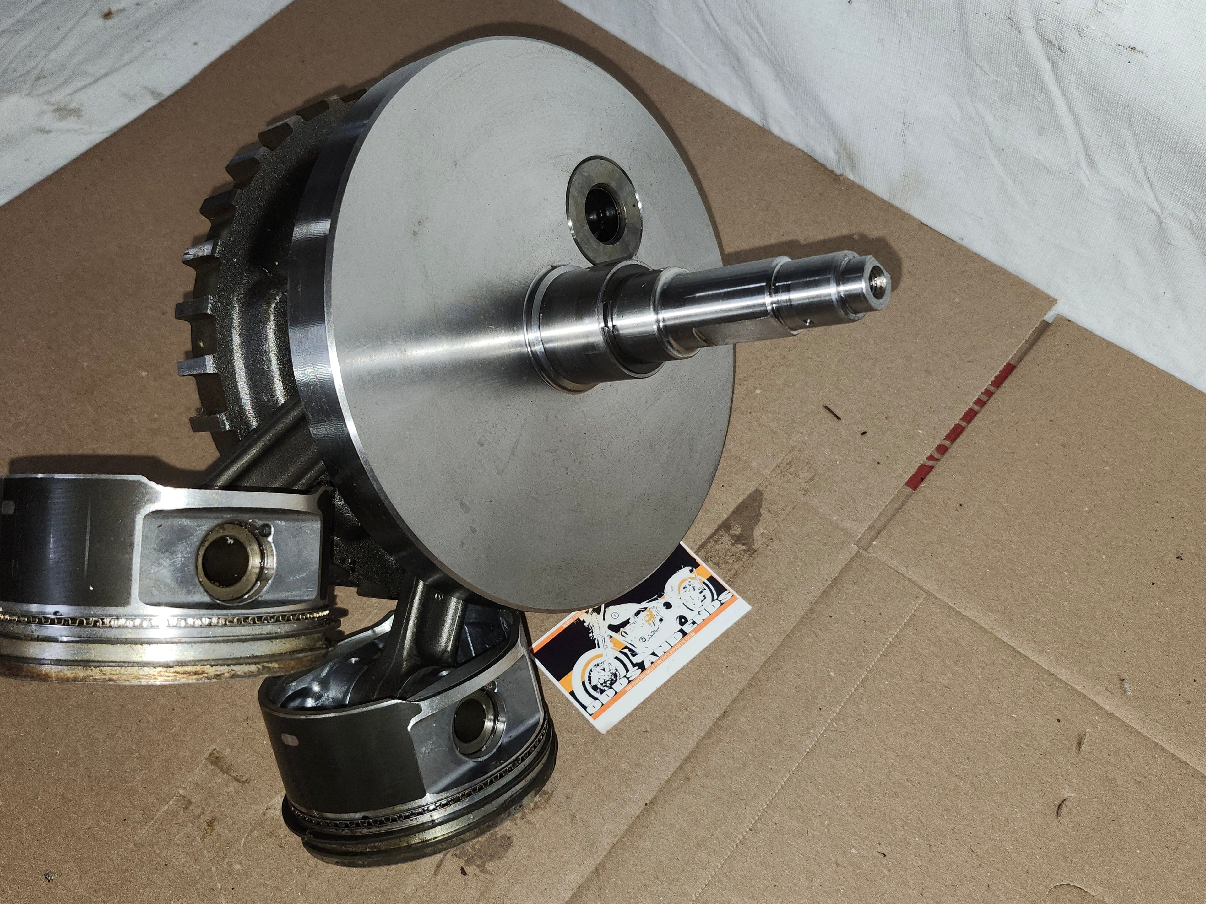 OEM Harley-Davidson Crankshaft Connecting Rods and Pistons Center