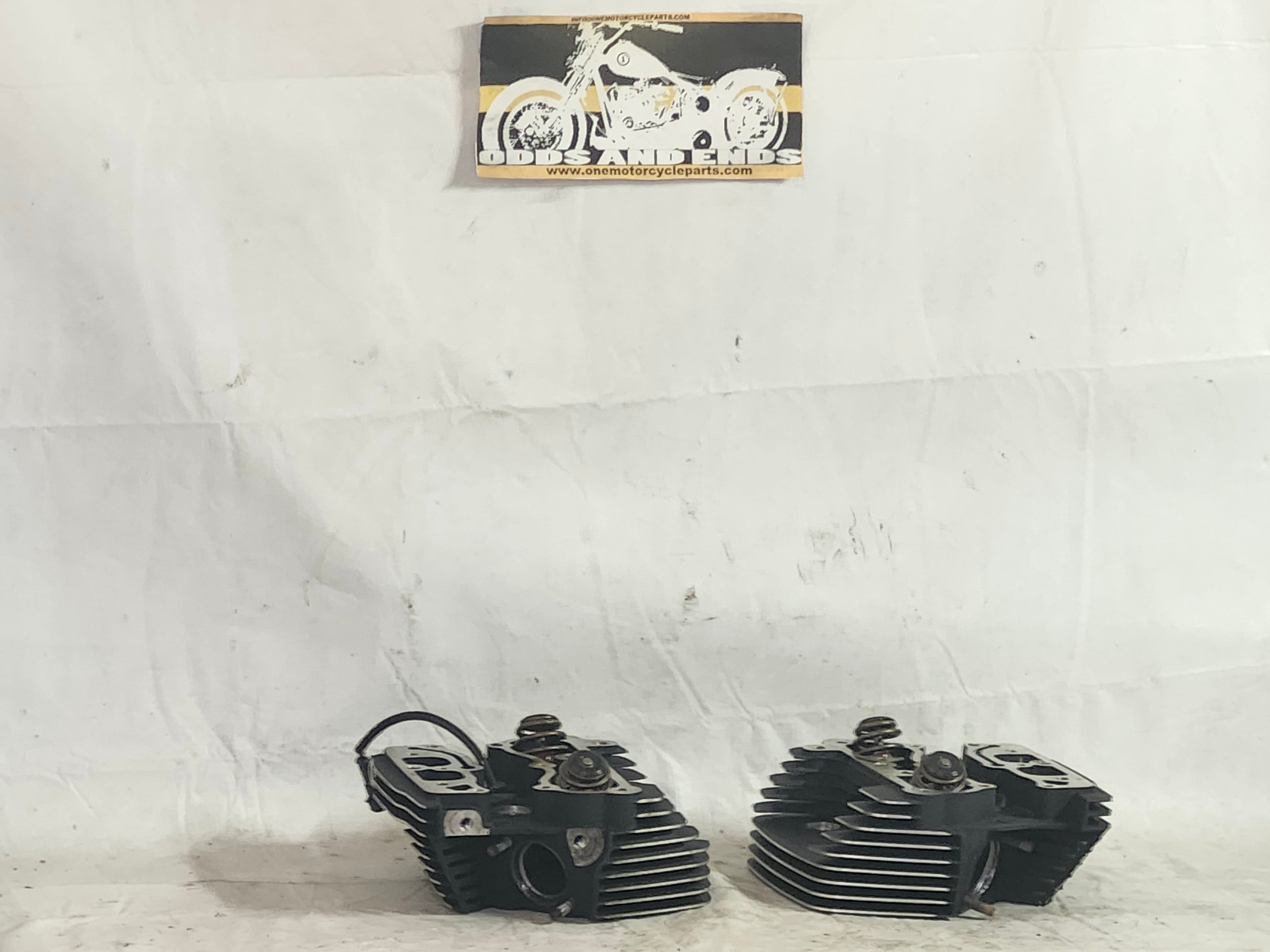 Harley-Davidson 1999-2014 Dyna Super Glide Cylinder Heads 17192-06B 17193-06A