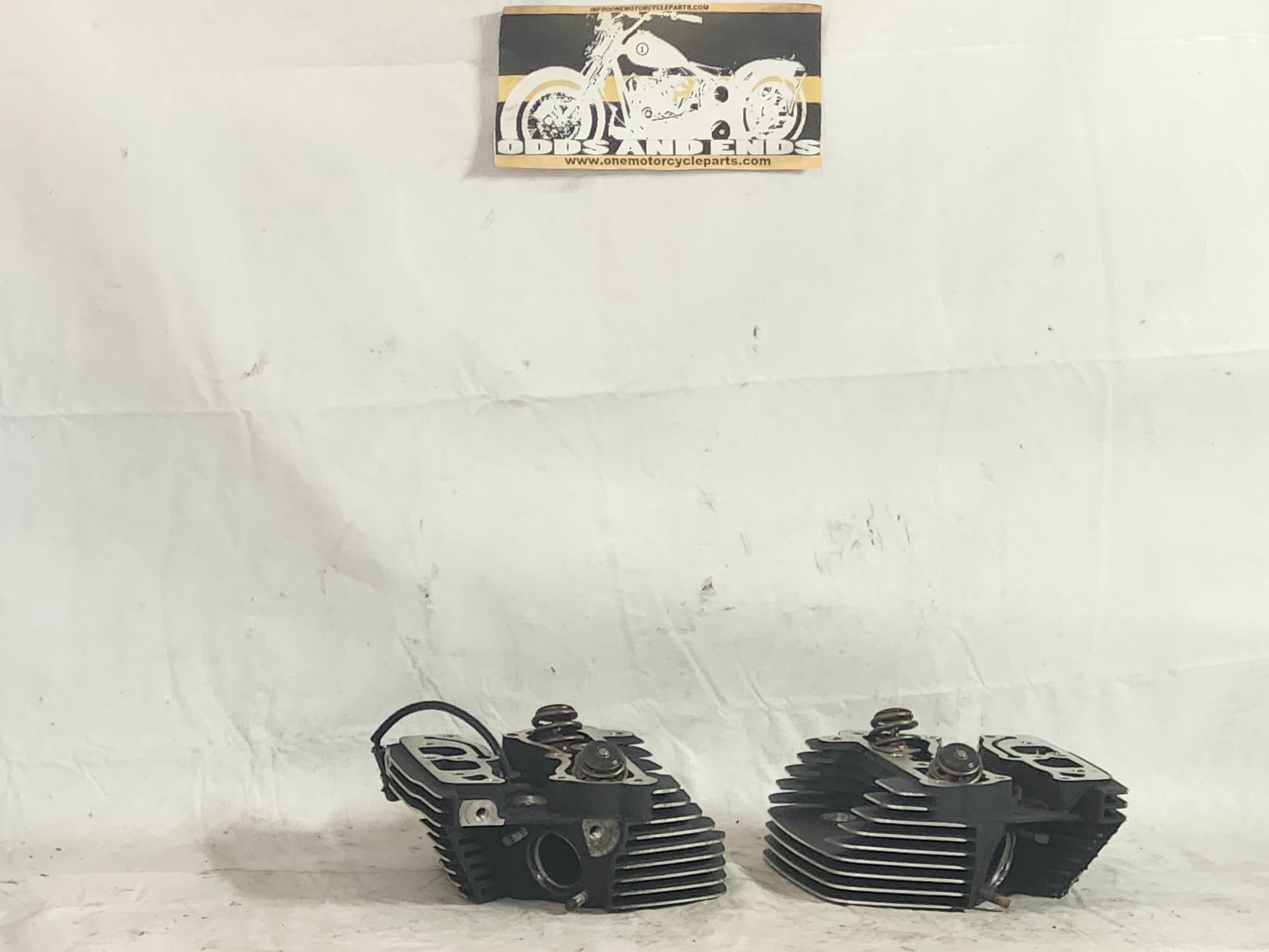 Harley-Davidson 1999-2014 Dyna Super Glide Cylinder Heads 17192-06B 17193-06A