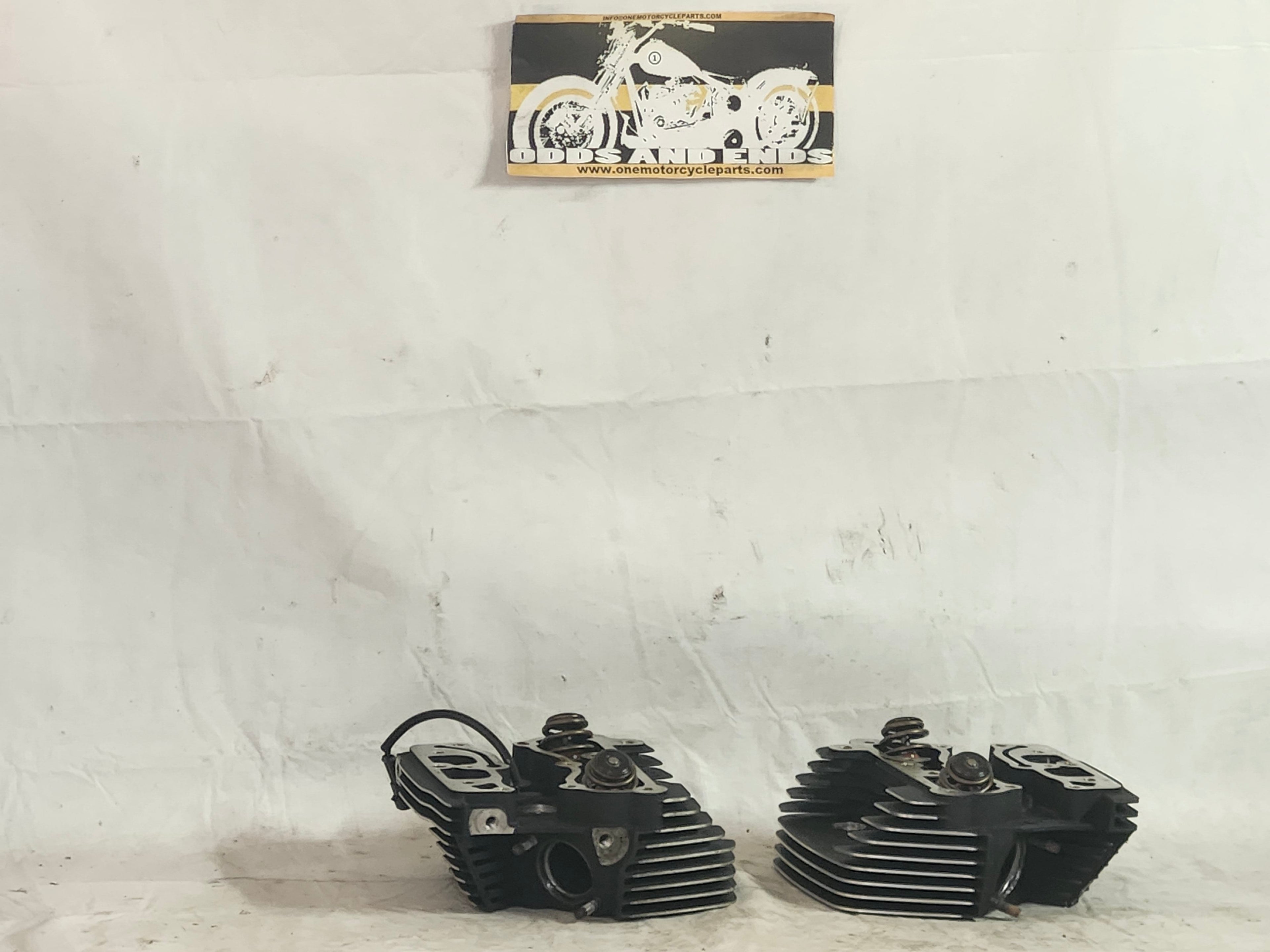 Harley-Davidson 1999-2014 Dyna Super Glide Cylinder Heads 17192-06B 17193-06A