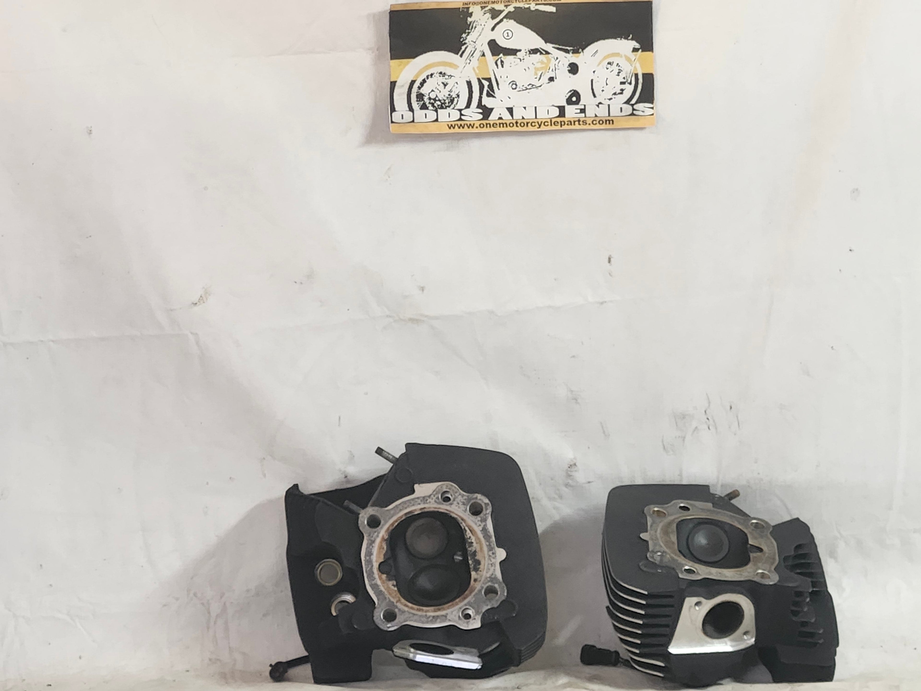 Harley-Davidson 1999-2014 Dyna Super Glide Cylinder Heads 17192-06B 17193-06A
