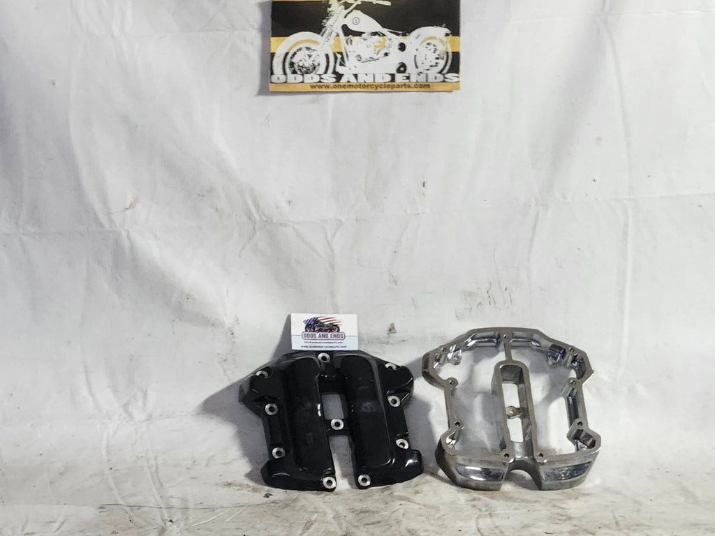 Milwaukee-Eight (M8) Upper and Lower Rocker Box Cover Gloss Black